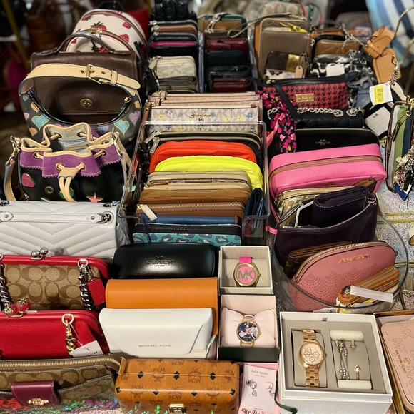 Live Show Listing - Picture 2 of 2